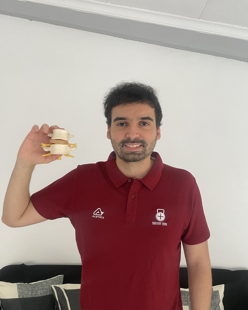 Carlos, fisioterapeuta colegiado de Maroon Think en Torrellano